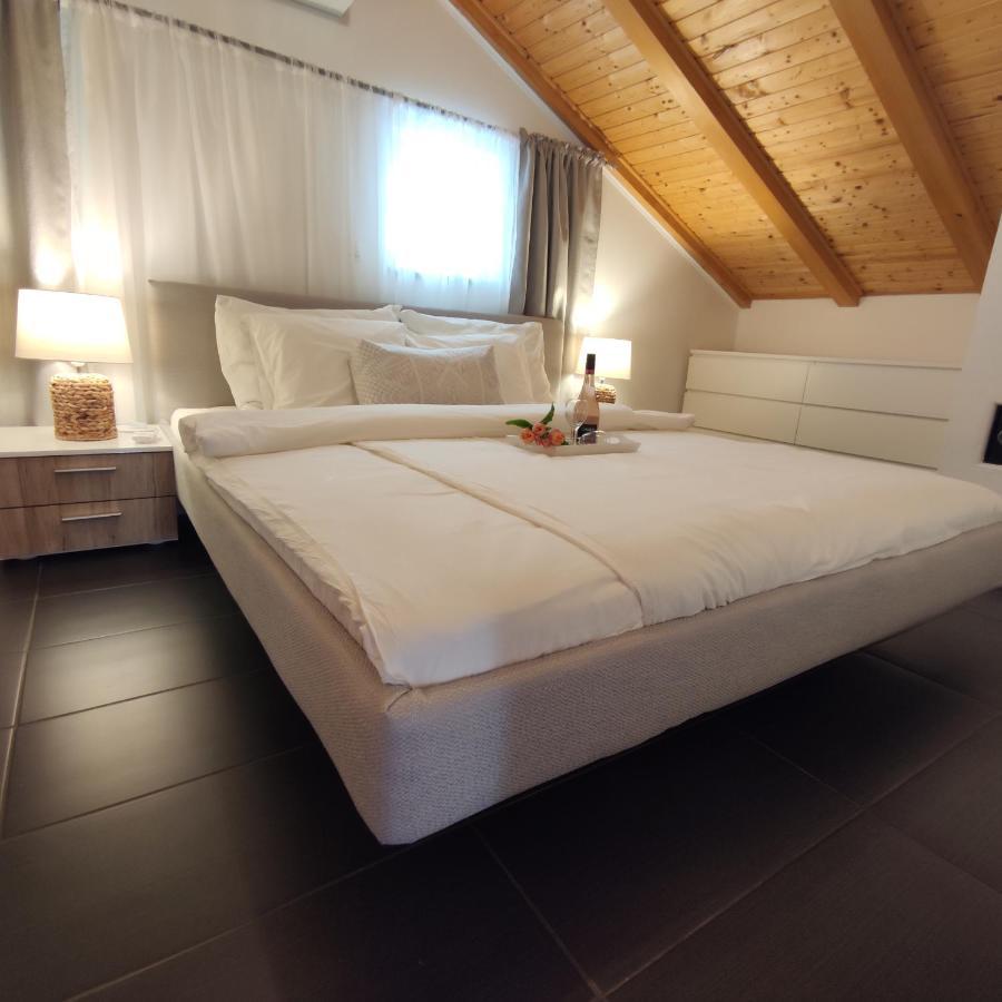 Apartments Obala Малинска Екстериор снимка