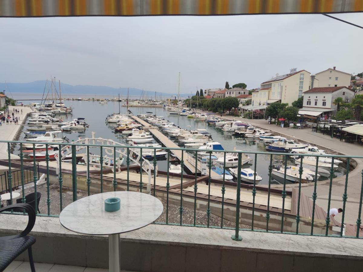 Apartments Obala Малинска Екстериор снимка