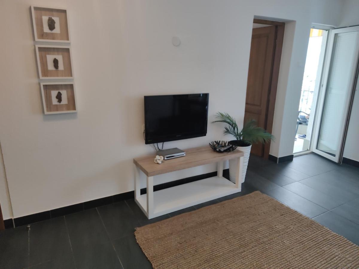 Apartments Obala Малинска Екстериор снимка