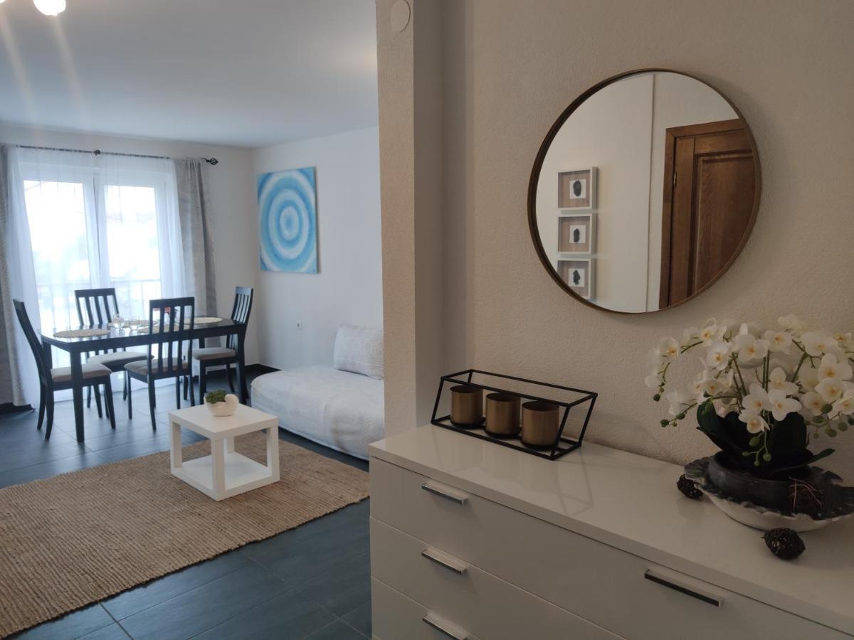 Apartments Obala Малинска Екстериор снимка