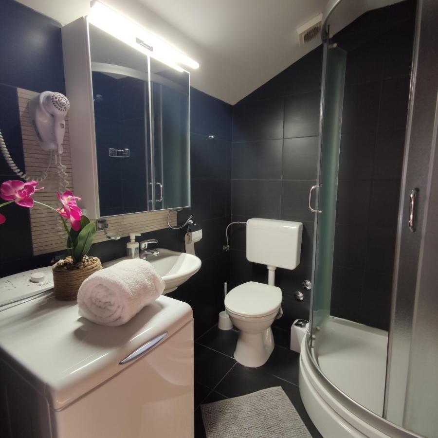Apartments Obala Малинска Екстериор снимка