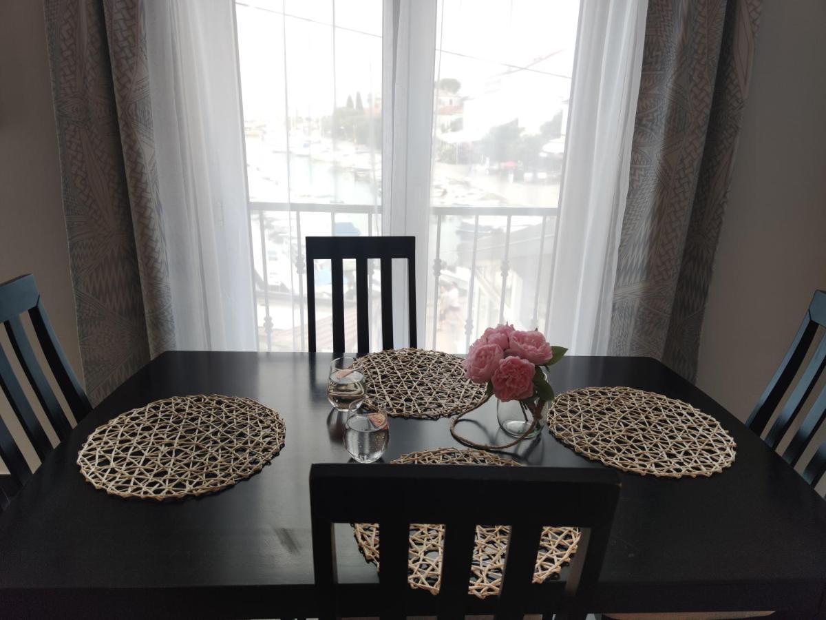 Apartments Obala Малинска Екстериор снимка