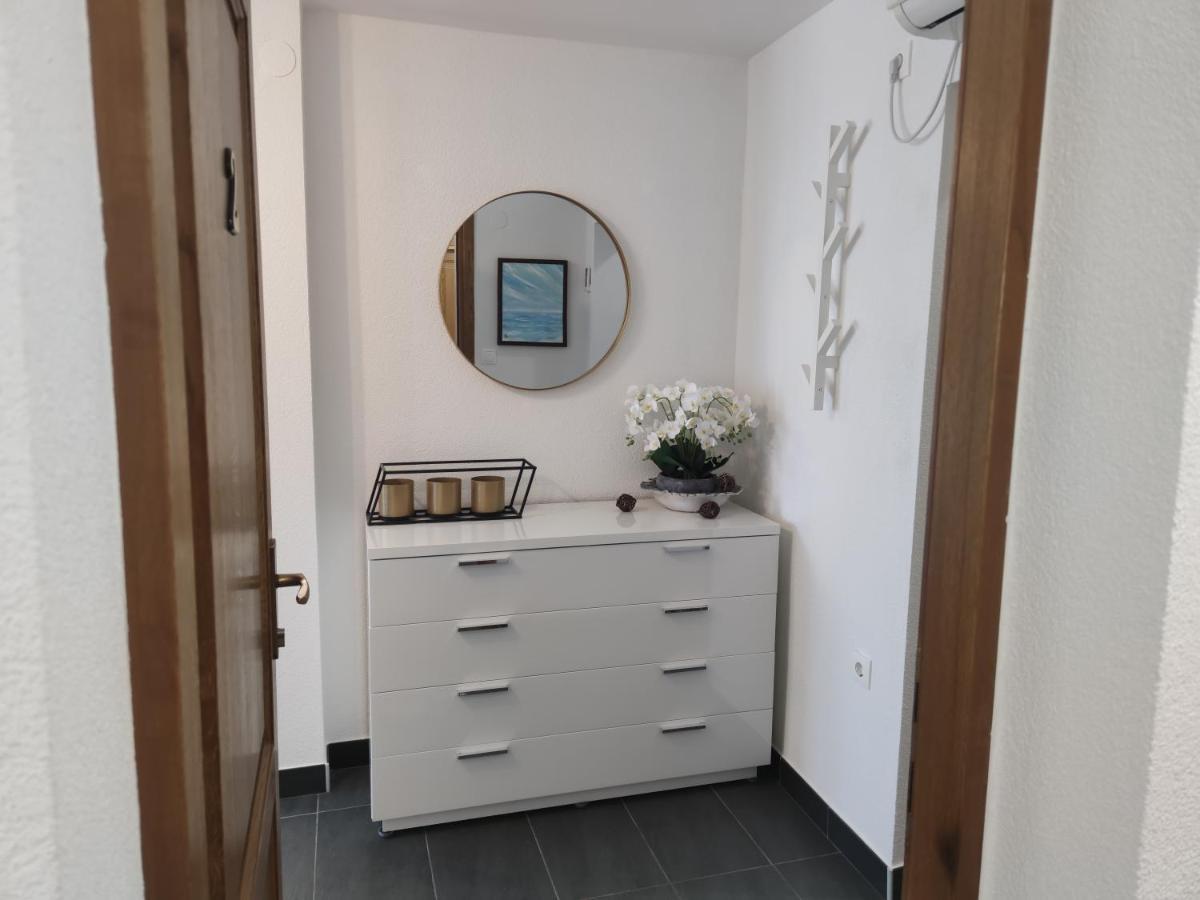 Apartments Obala Малинска Екстериор снимка