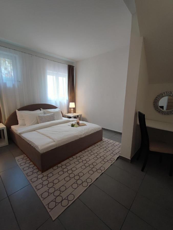 Apartments Obala Малинска Екстериор снимка