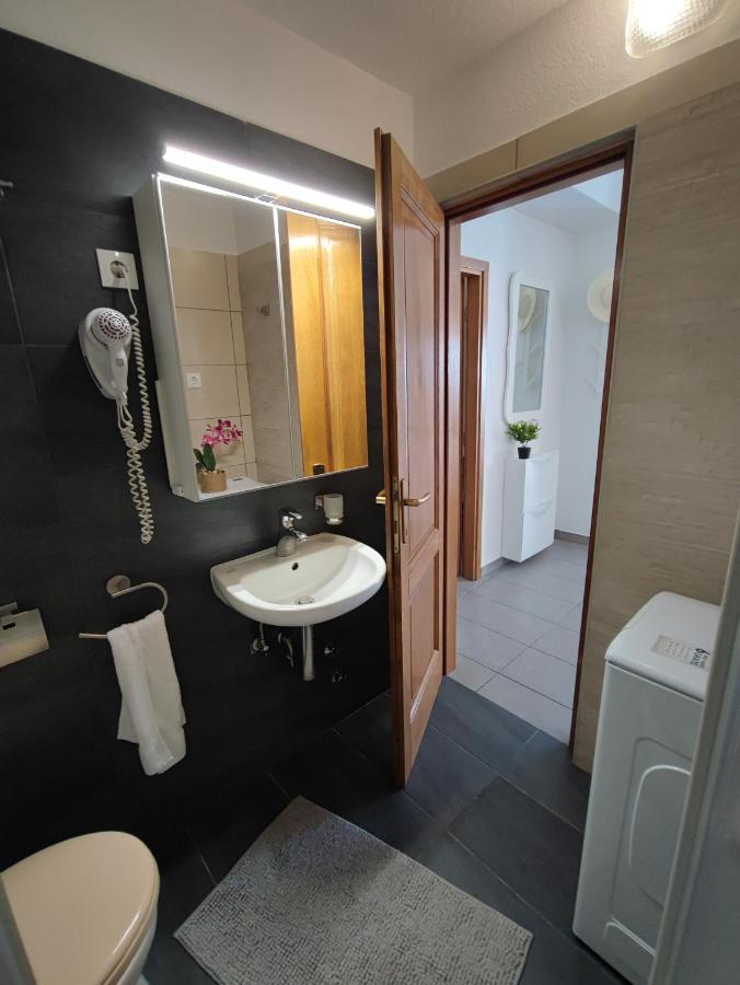 Apartments Obala Малинска Екстериор снимка